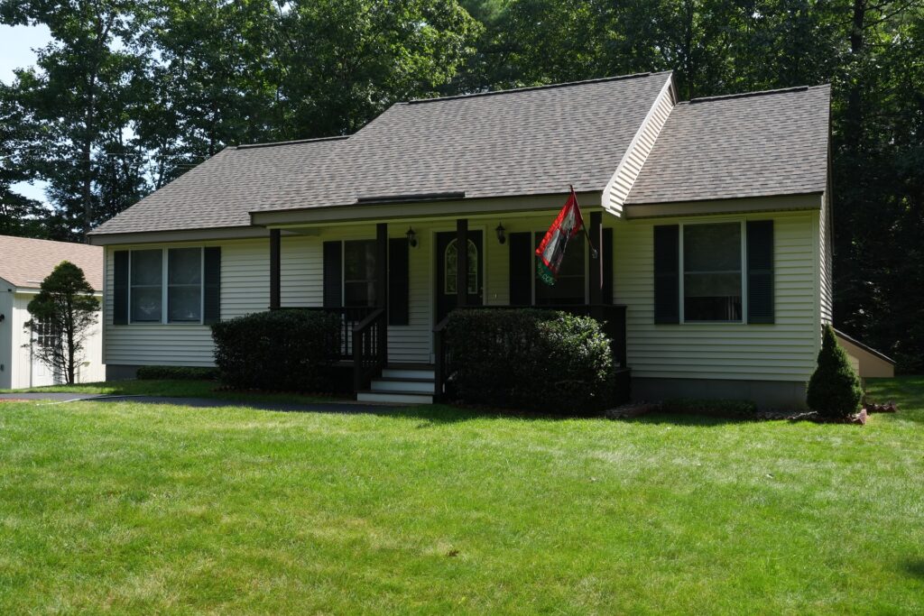 asphalt shingles roof